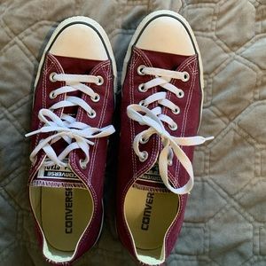women’s maroon converse